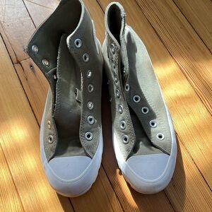 green platform converse